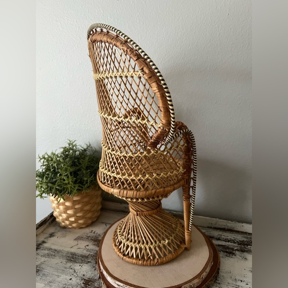 Vintage Wicker Peacock Fan Back Rattan Chair 16” Plant Stand or Doll Boho EVC - Picture 4 of 10